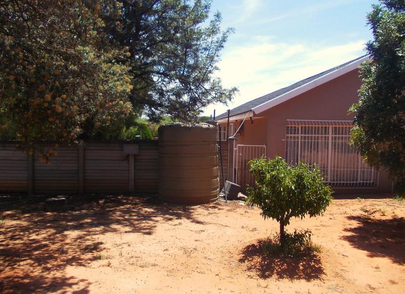 4 Bedroom Property for Sale in Langenhovenpark Free State